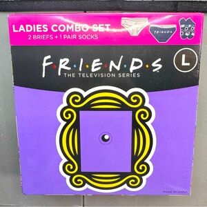 NWT Women's FRIENDS 2 Underwears & Socks 3 Piece Gift Set, Size LARGE
